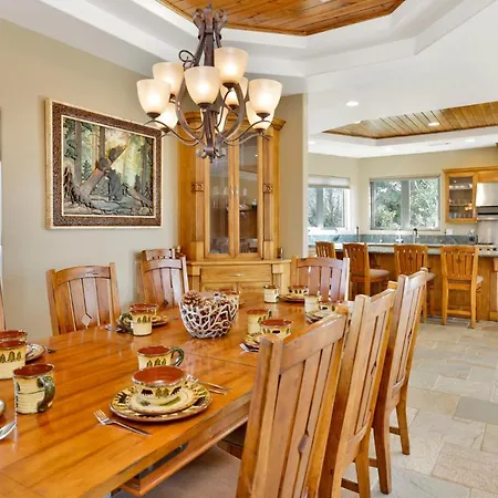 Sunset Ridge Villa- Incredible Log Cabin Estate- Hot Tub- Game Tables-